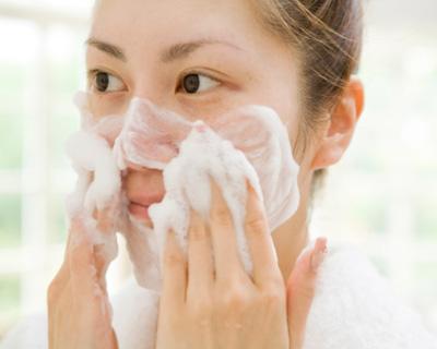 Cleansing, Moisturizing and Anti-Aging Tips